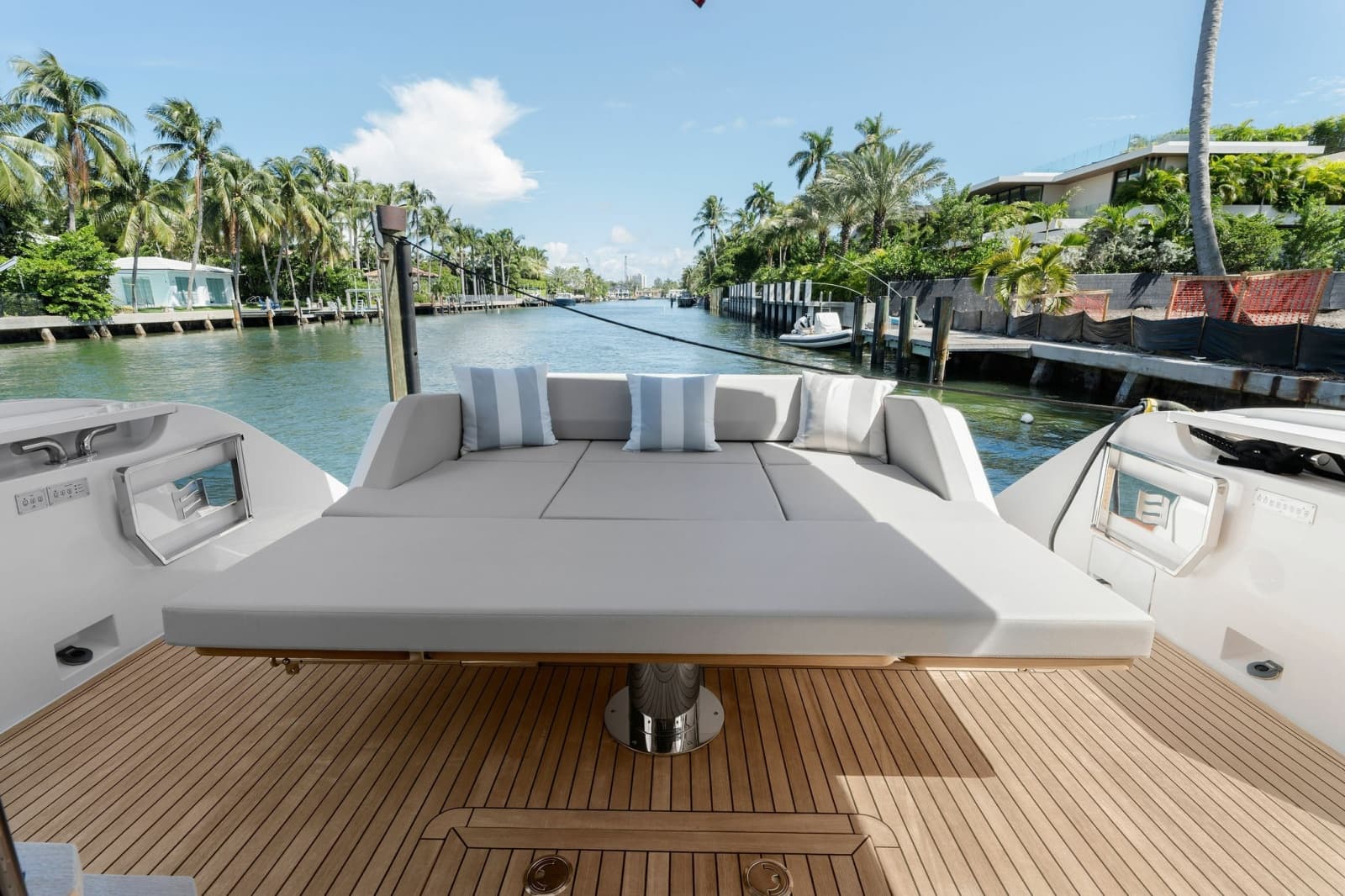 2025 Ferretti Yachts 