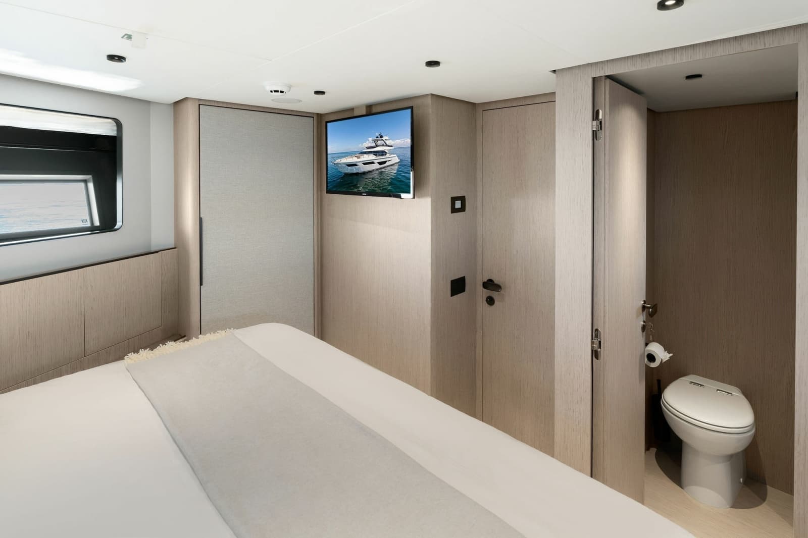 2025 Ferretti Yachts 