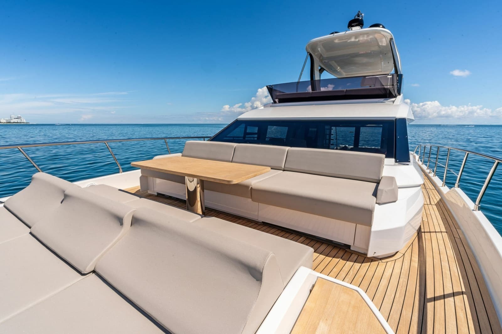 2025 Ferretti Yachts 