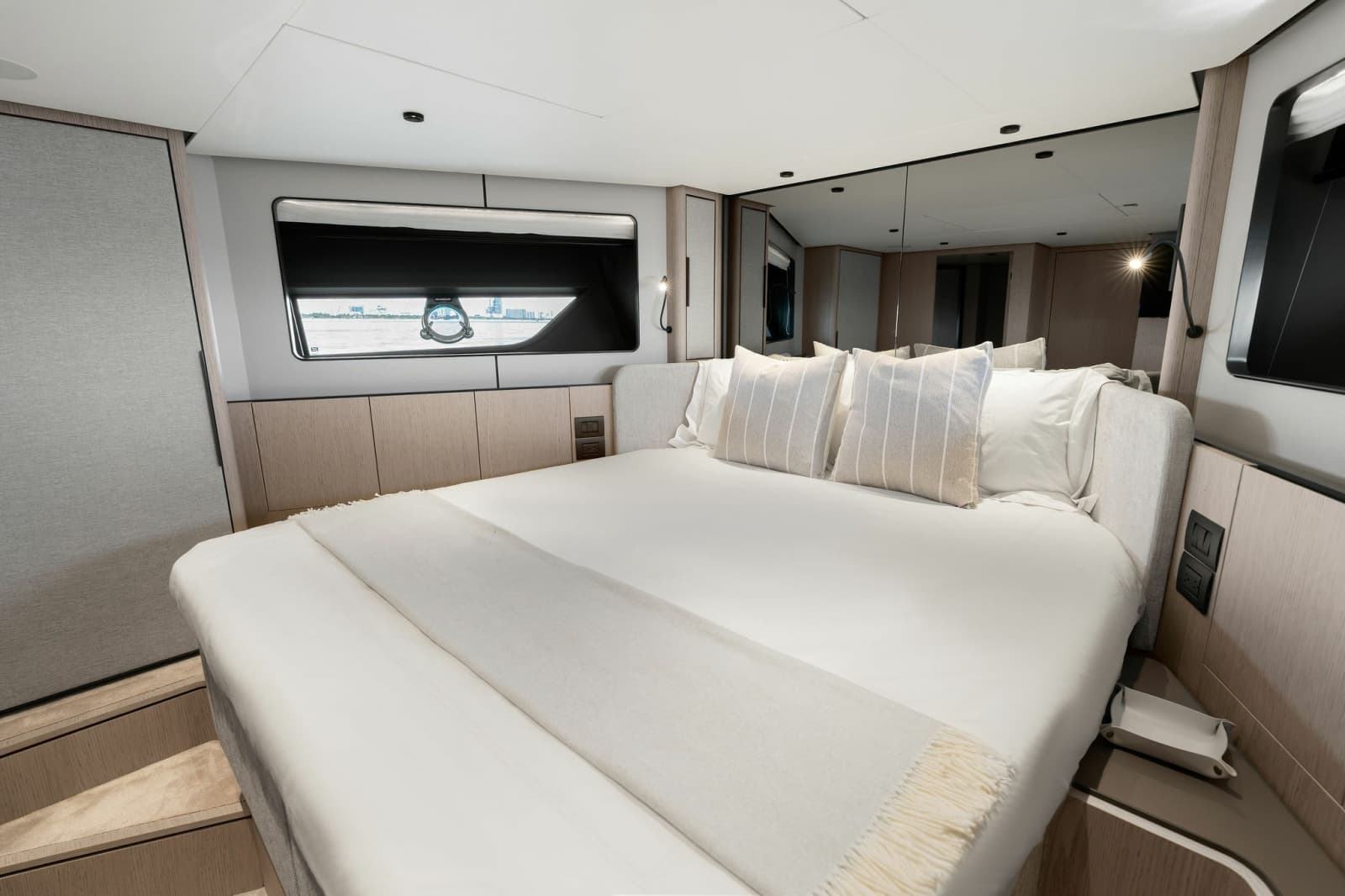 2025 Ferretti Yachts 
