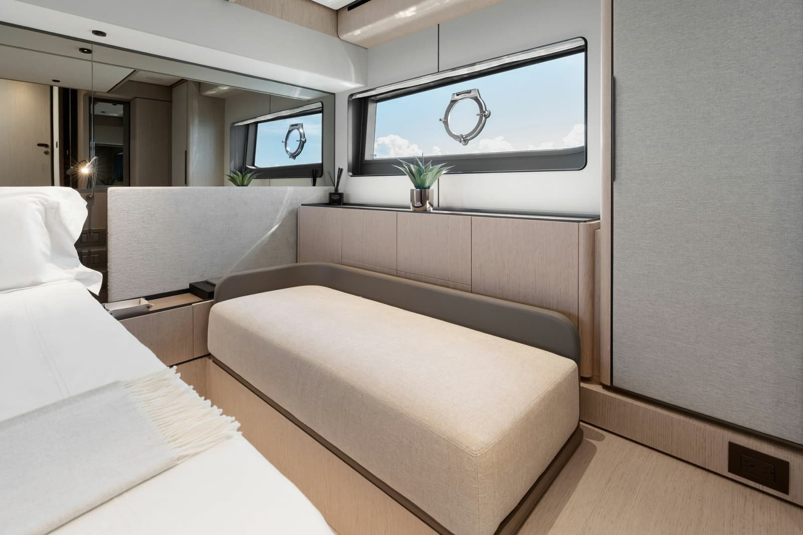 2025 Ferretti Yachts 