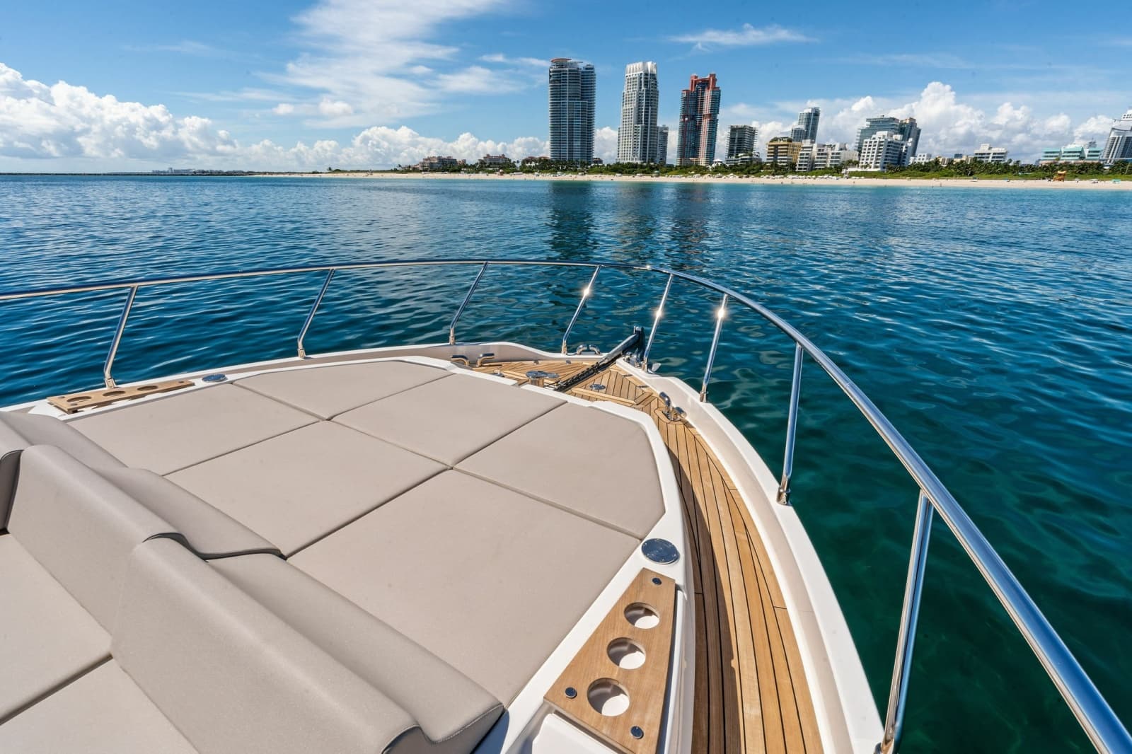 2025 Ferretti Yachts 