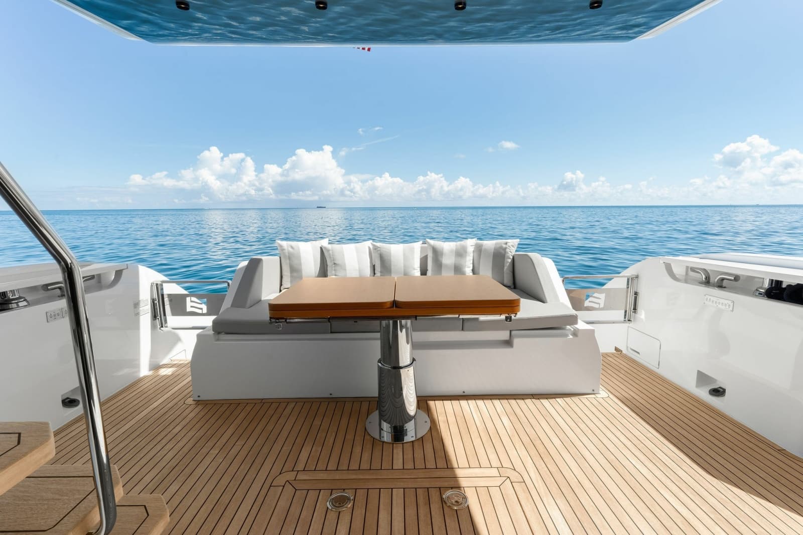 2025 Ferretti Yachts 