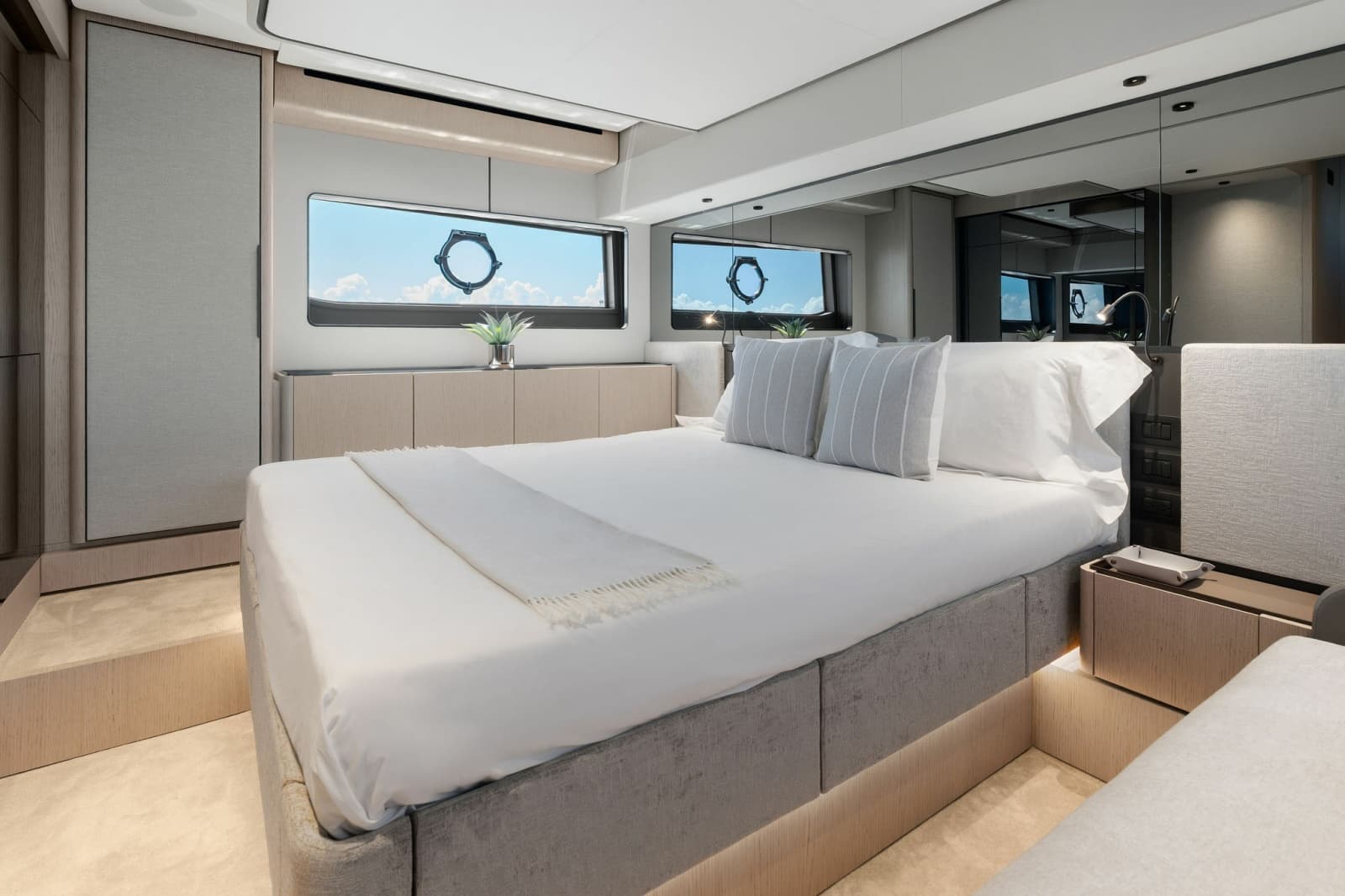 2025 Ferretti Yachts 