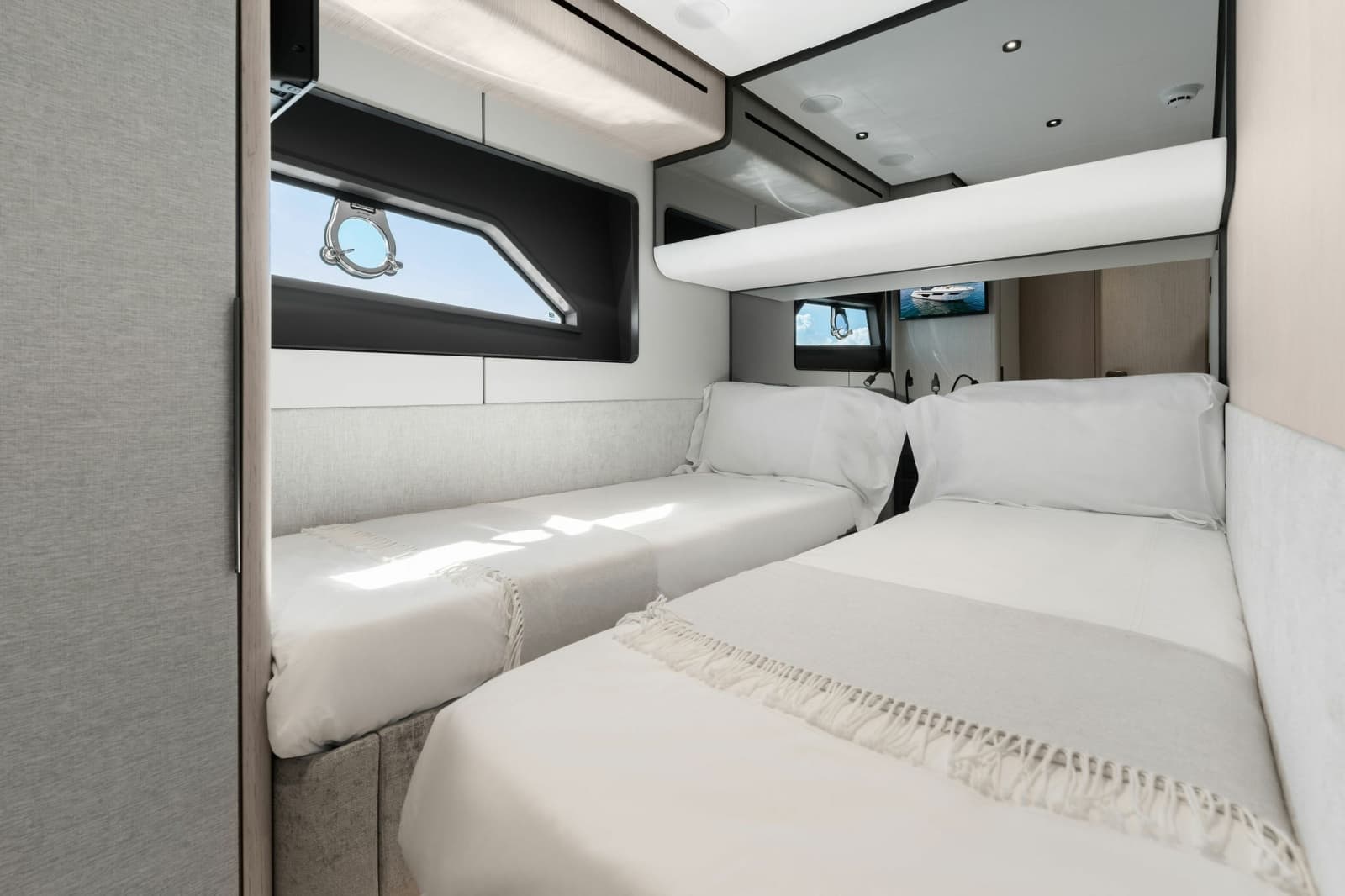 2025 Ferretti Yachts 