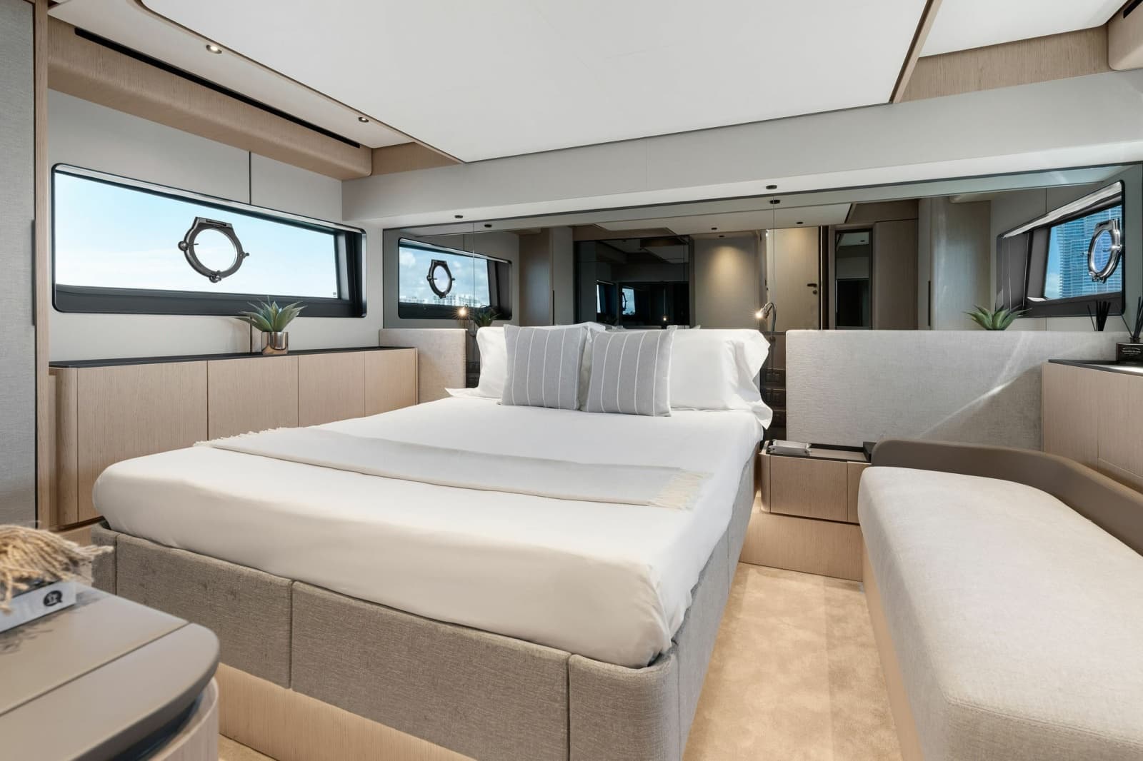2025 Ferretti Yachts 
