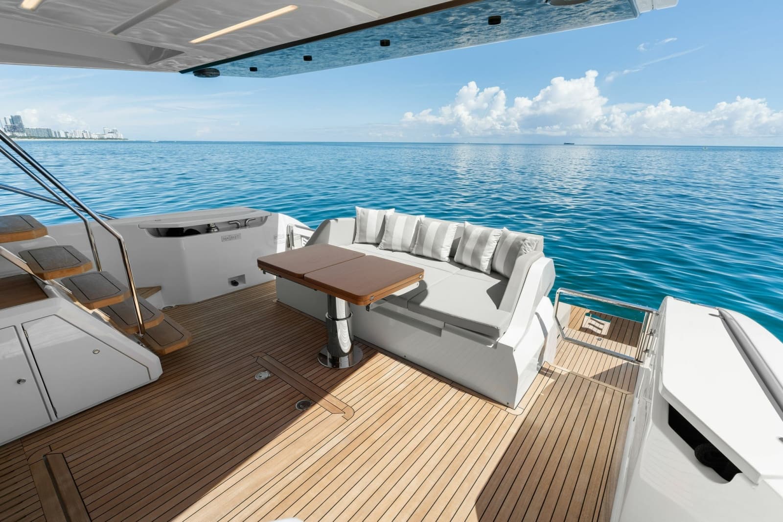 2025 Ferretti Yachts 