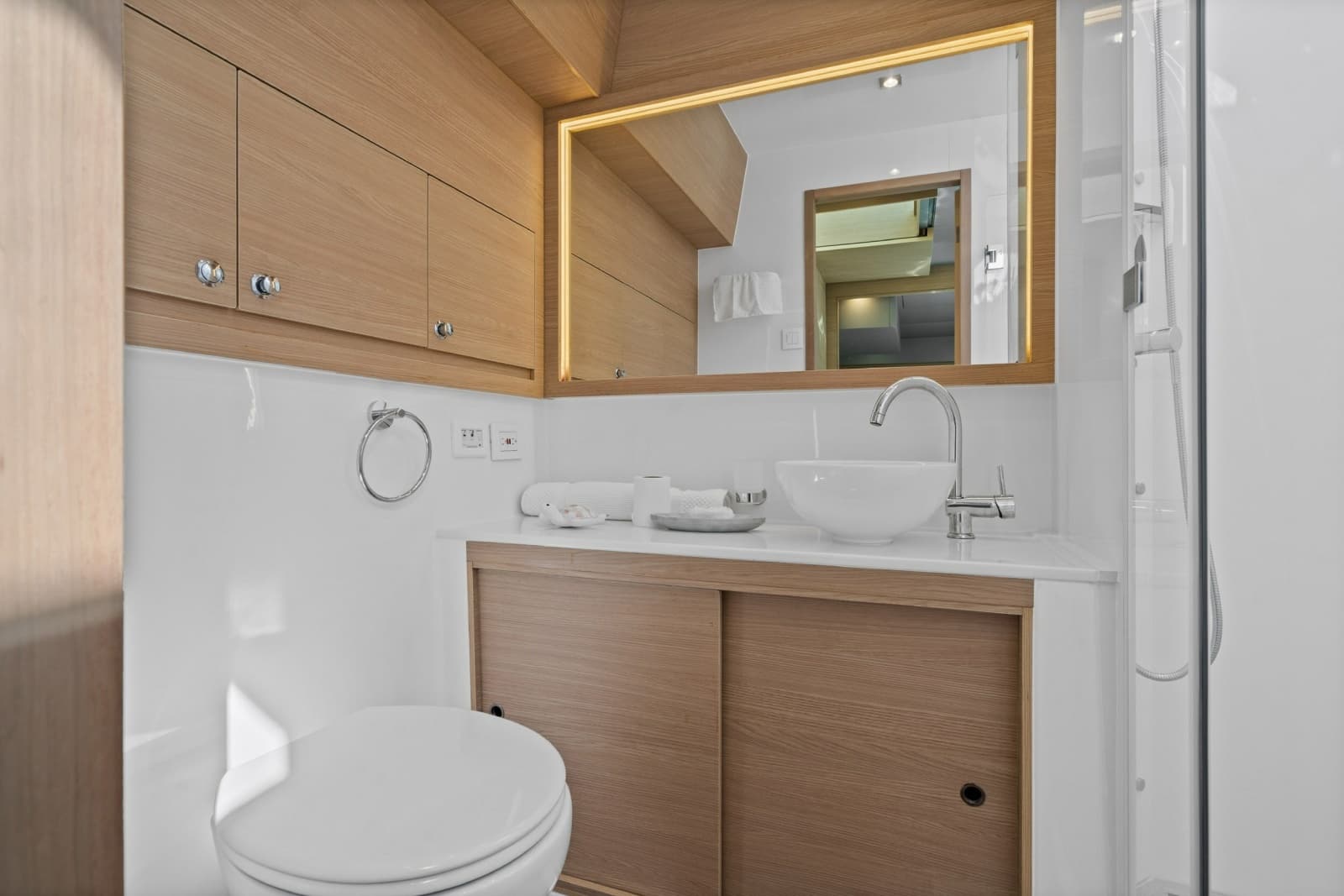 2021 Aquila 54 Yacht