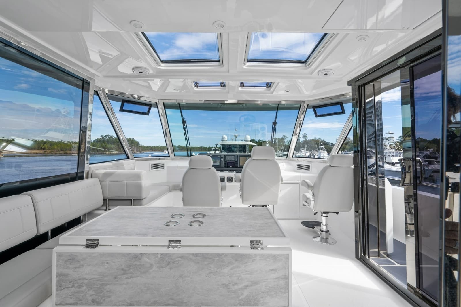2021 Aquila 54 Yacht