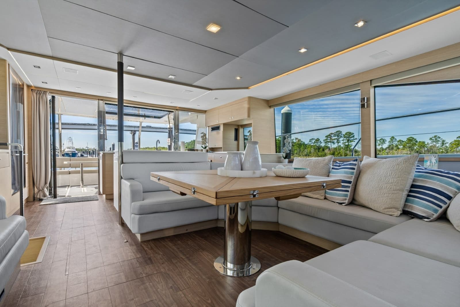 2021 Aquila 54 Yacht