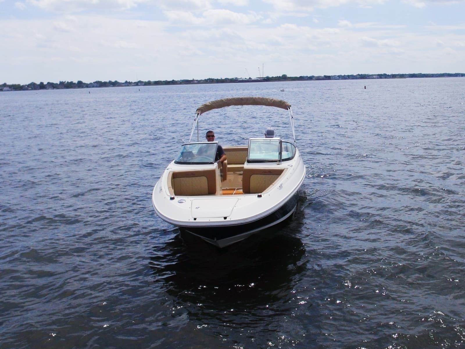 2015 Sea Ray 220 Sundeck
