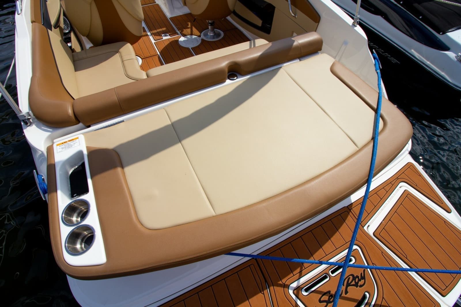 2015 Sea Ray 220 Sundeck