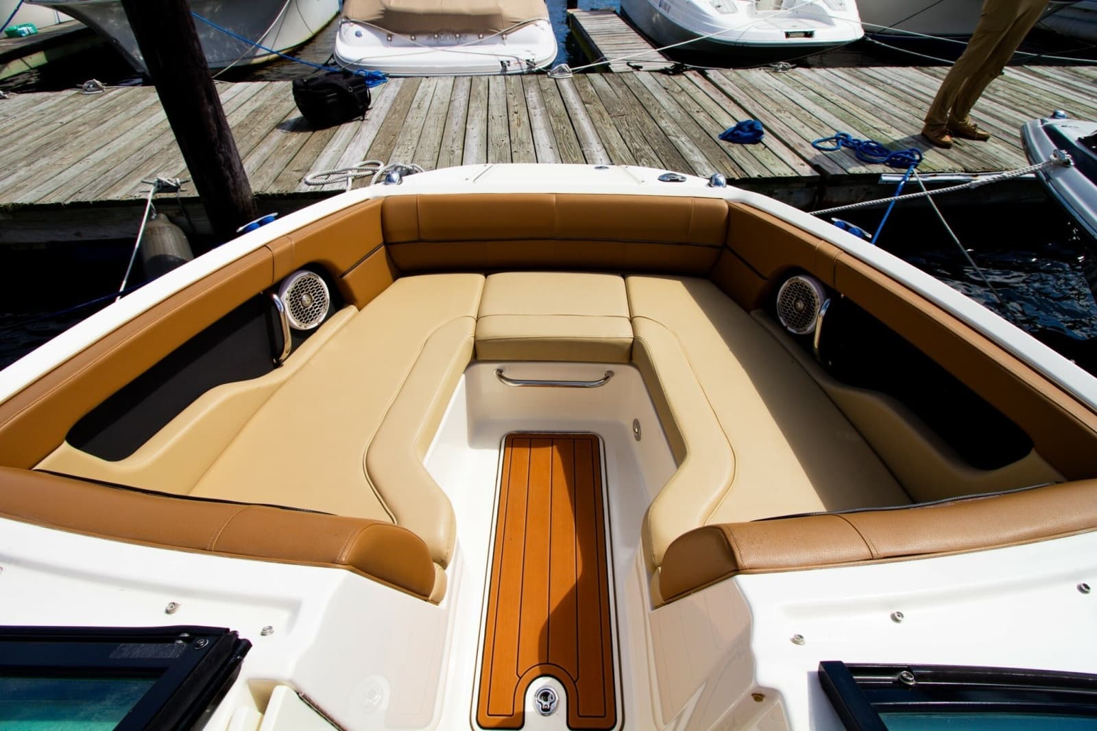 2015 Sea Ray 220 Sundeck