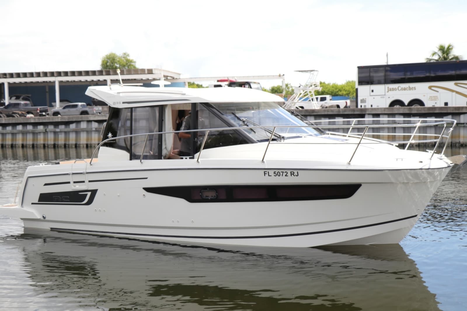 2017 Jeanneau NC 895