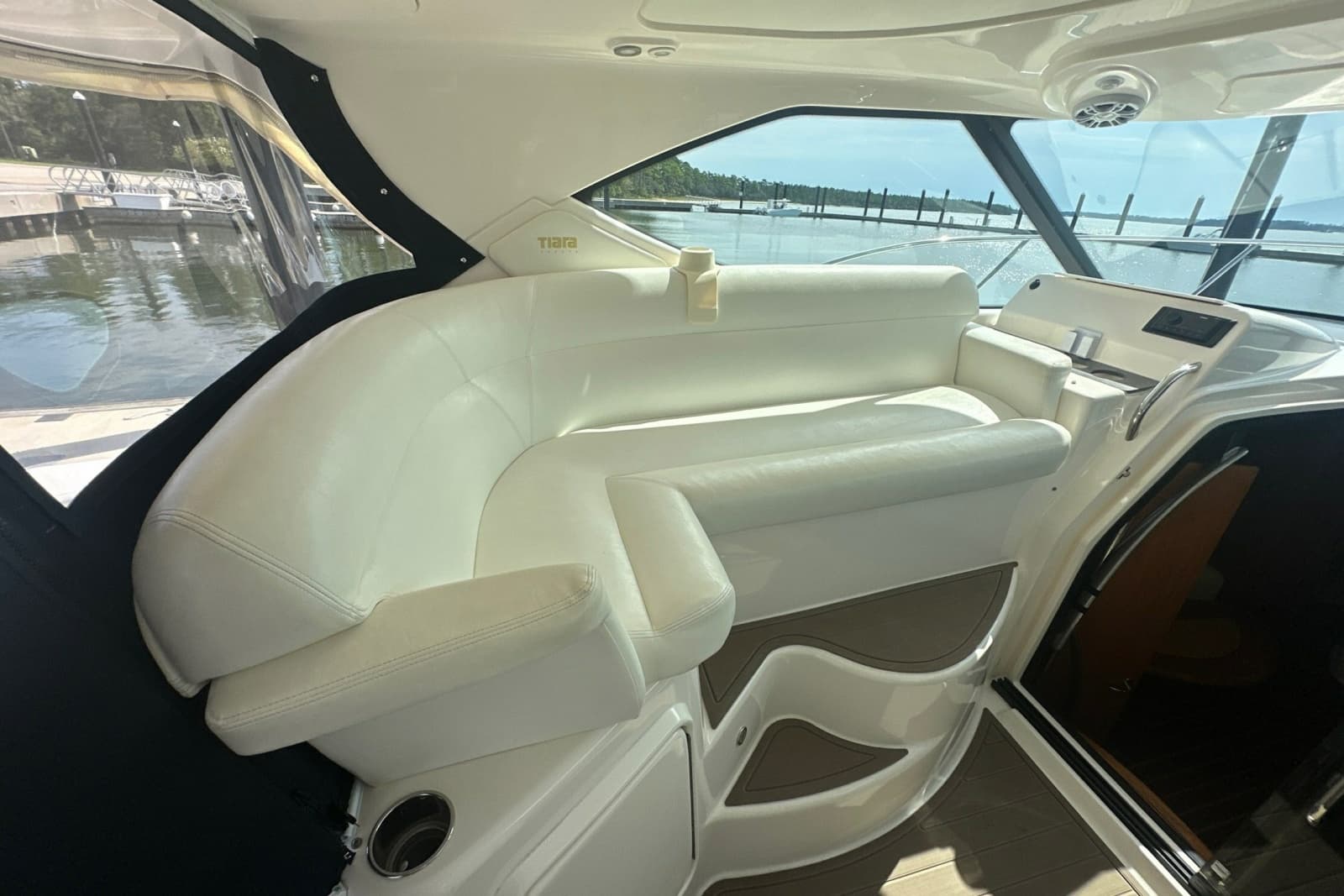 2009 Tiara Yachts 3500 Sovran