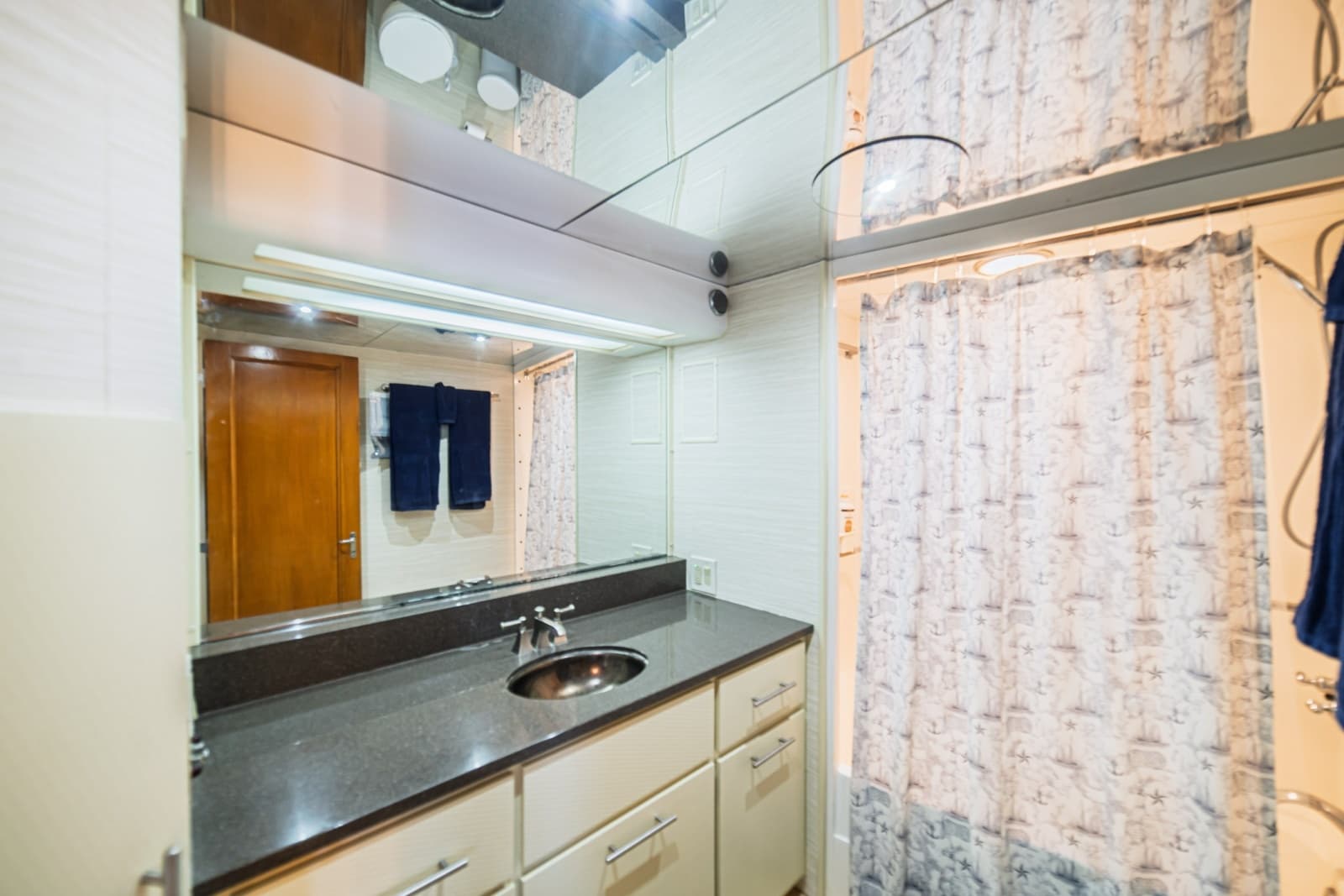 1988 Hatteras 70 Cockpit Motor Yacht