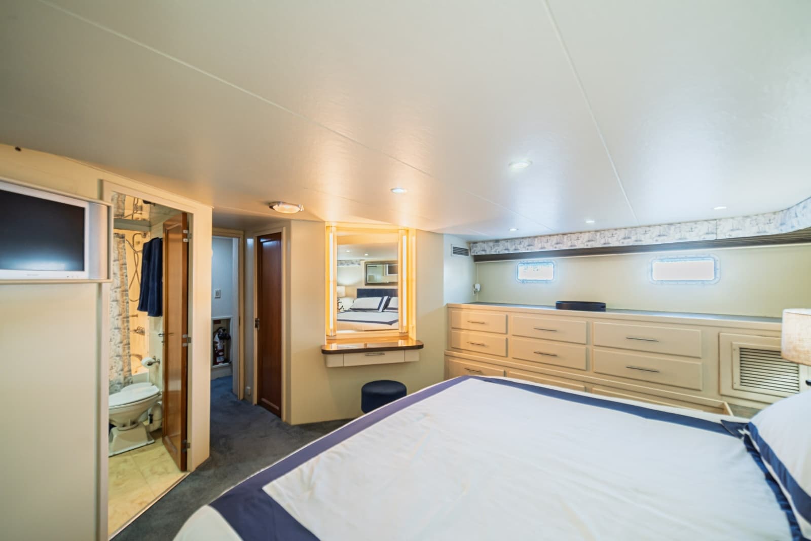 1988 Hatteras 70 Cockpit Motor Yacht