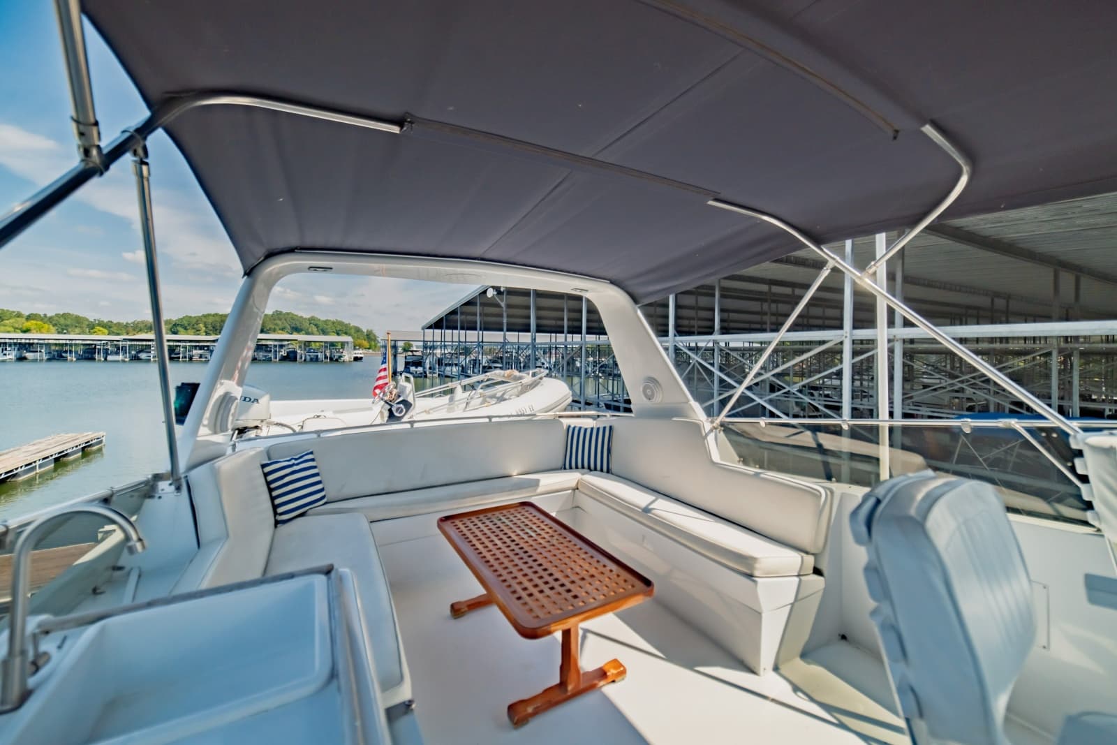 1988 Hatteras 70 Cockpit Motor Yacht