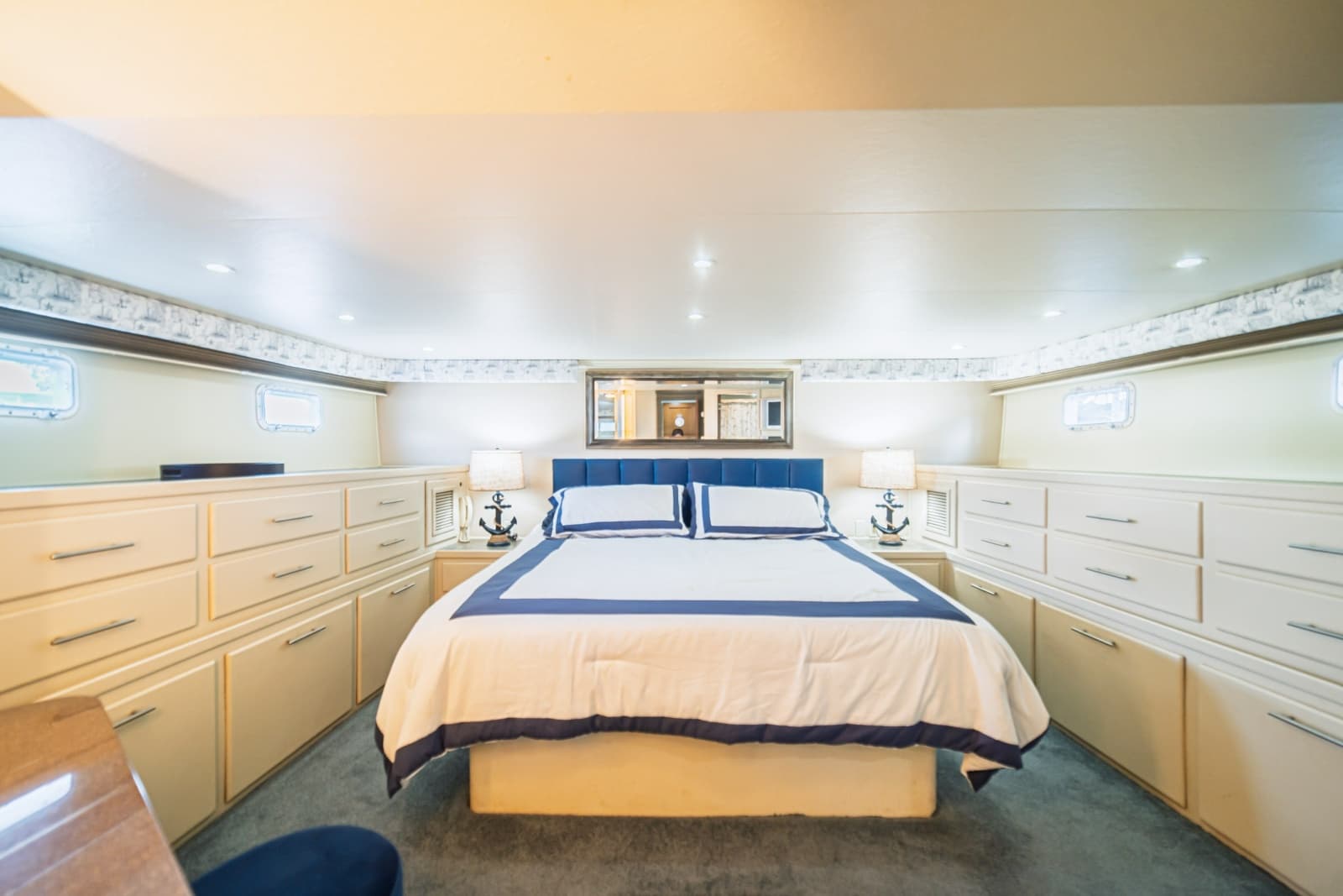 1988 Hatteras 70 Cockpit Motor Yacht