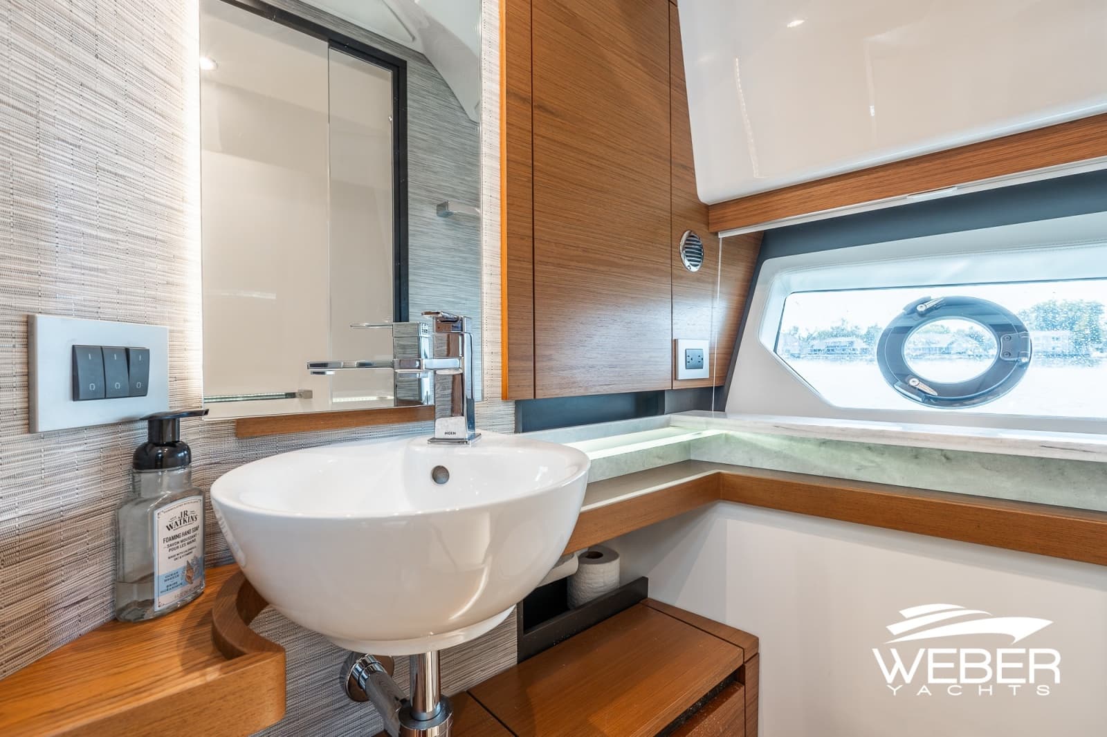 2026 Tiara Yachts 