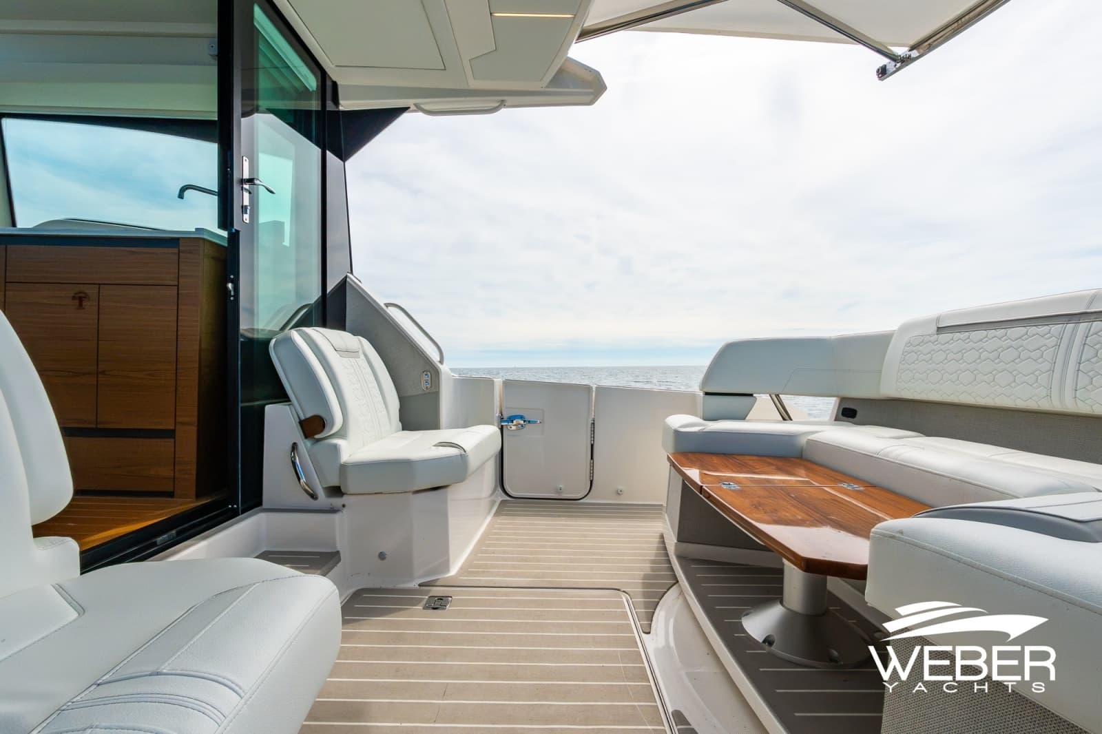 2026 Tiara Yachts 