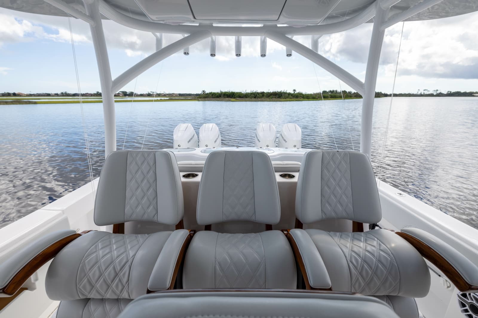 2025 Front Runner Catamaran