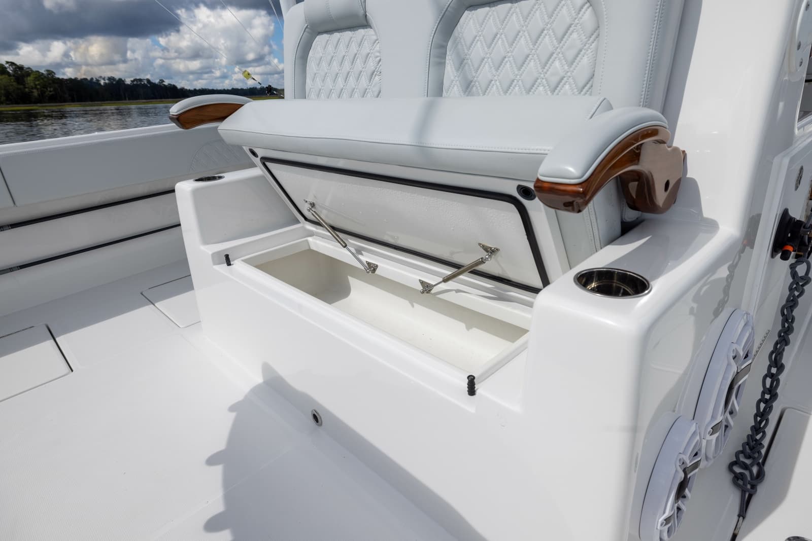 2025 Front Runner Catamaran