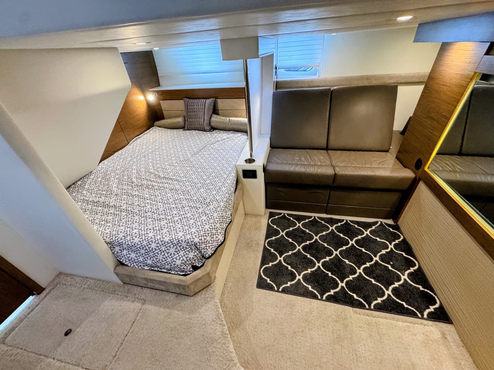 2016 Cruisers Yachts 45 Cantius