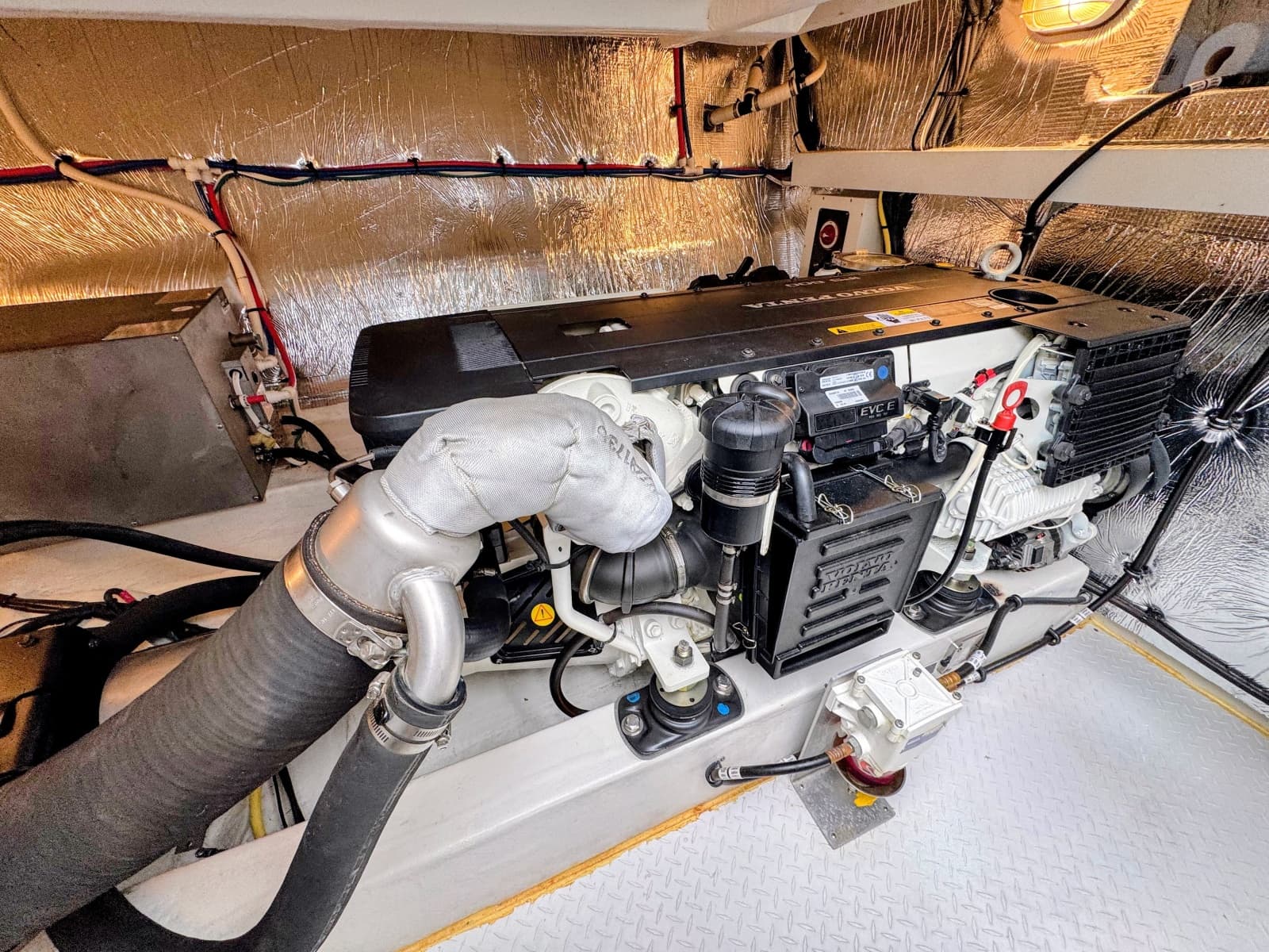 2016 Cruisers Yachts 45 Cantius