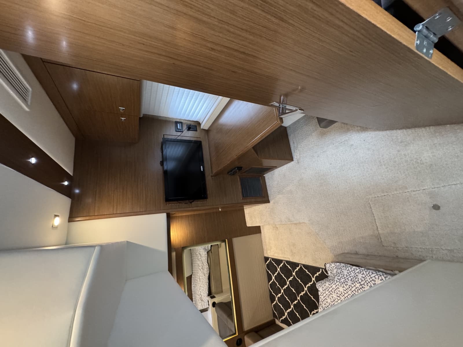 2016 Cruisers Yachts 45 Cantius
