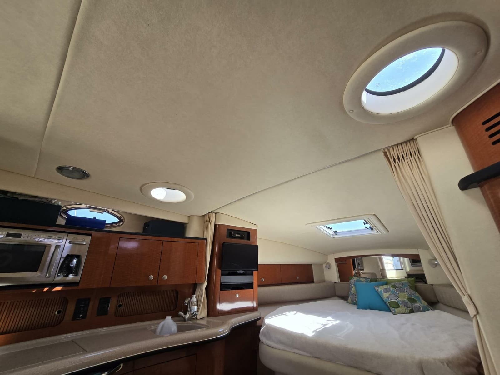 2005 Sea Ray 320 Sundancer