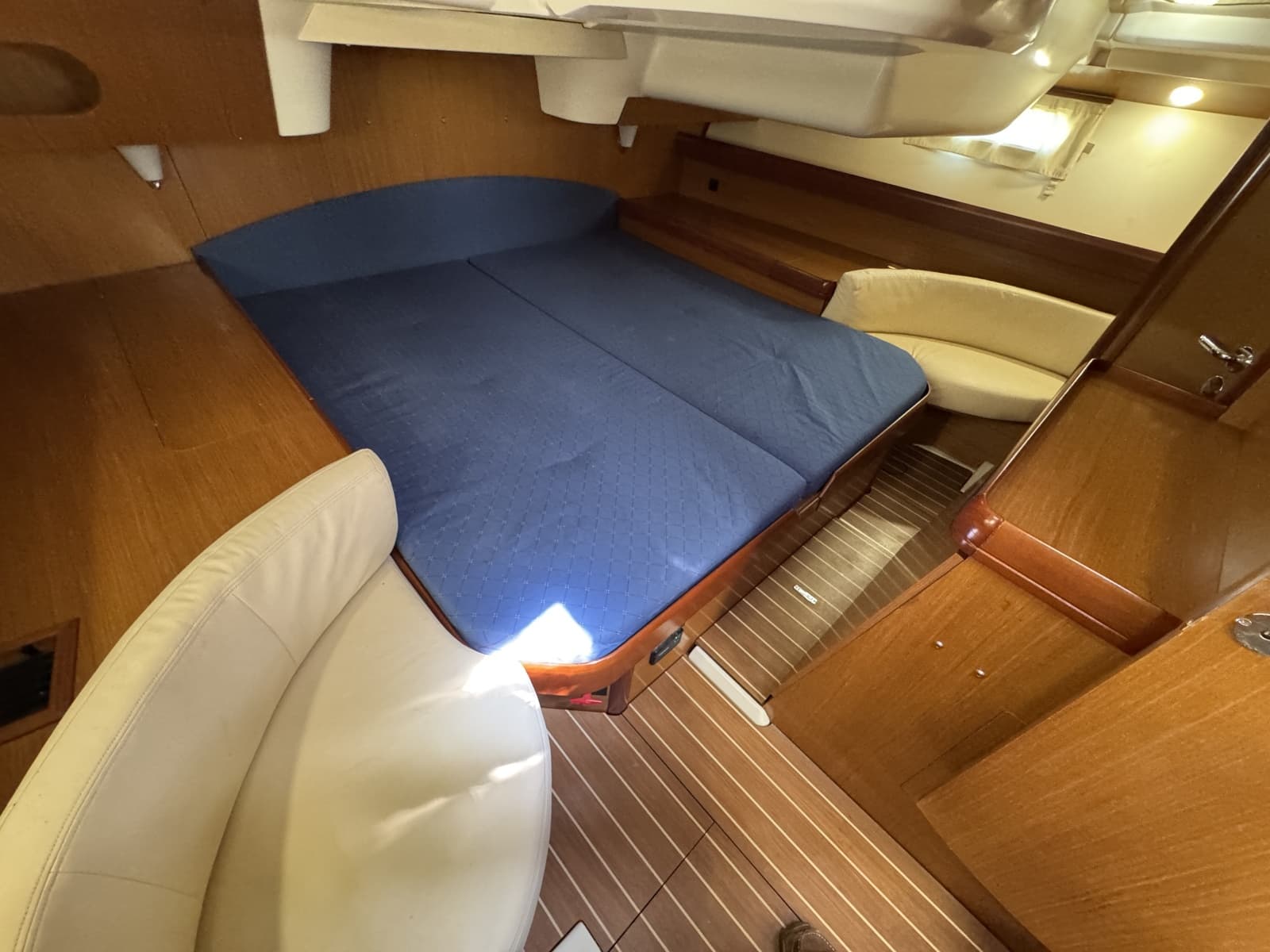 2006 Jeanneau 42DS