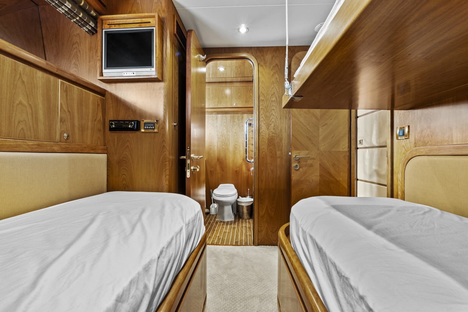 Starboard Guest Cabin Looking Forward