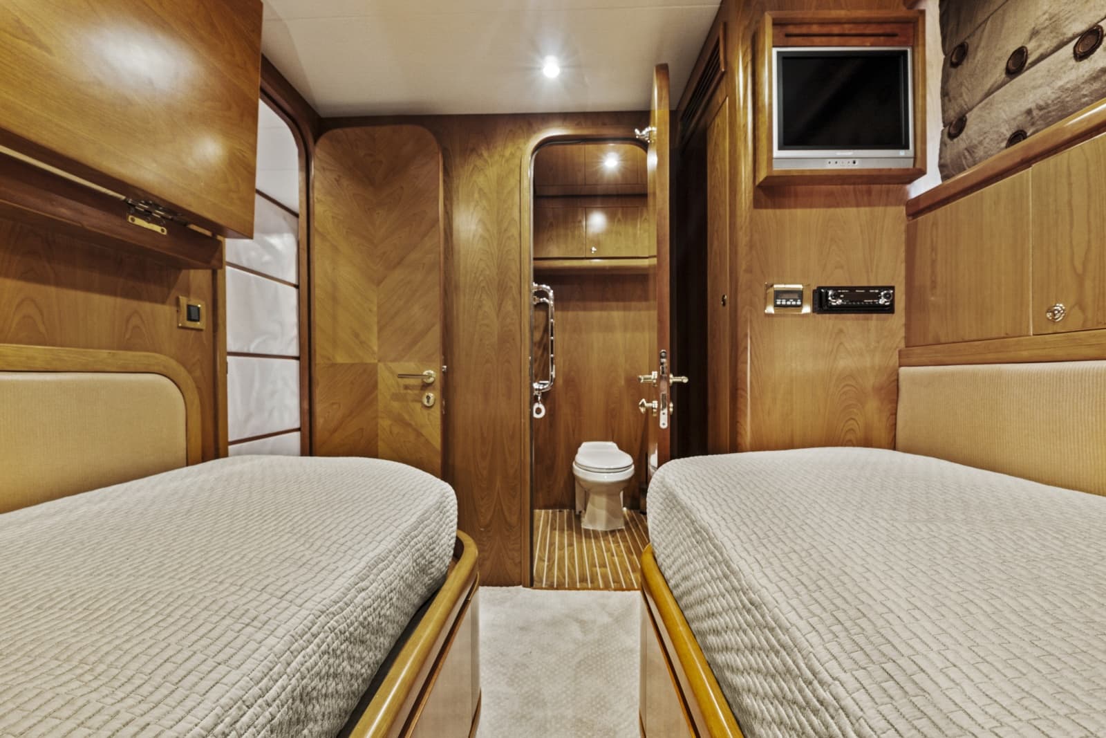 Port Guest Cabin Looking Forward