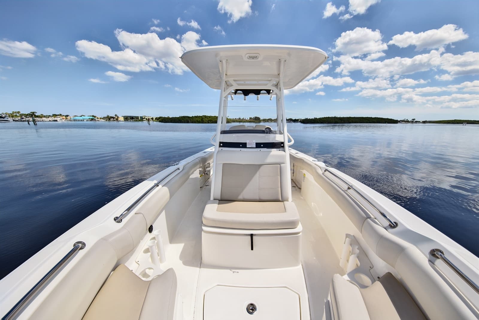 2022 Boston Whaler 