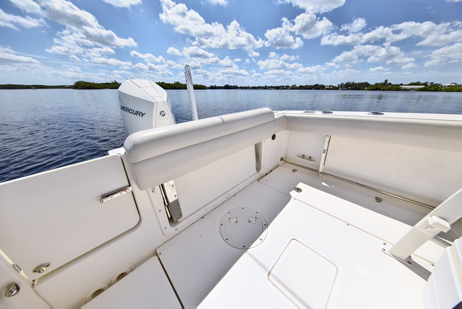 2022 Boston Whaler 
