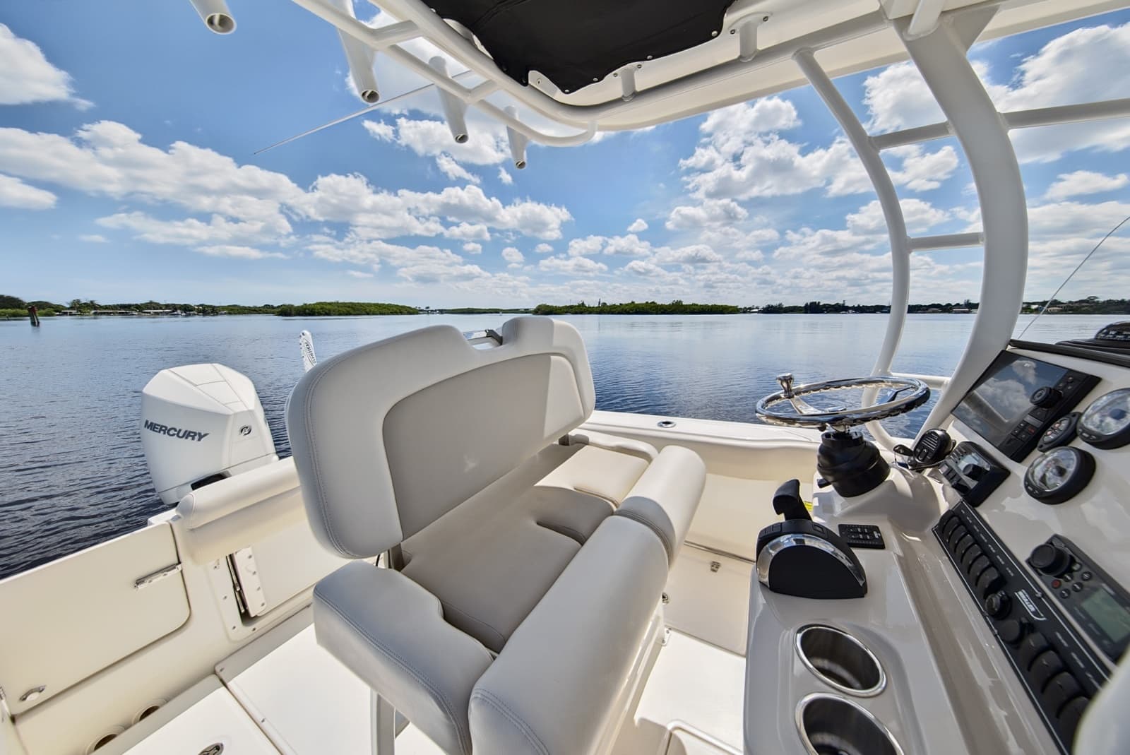 2022 Boston Whaler 