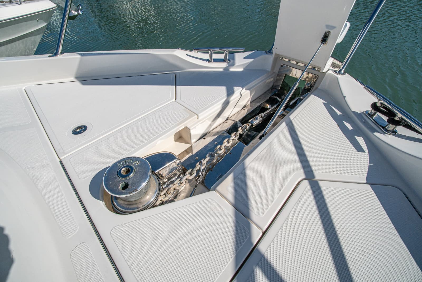 2015 Riviera 6000 Sport Yacht