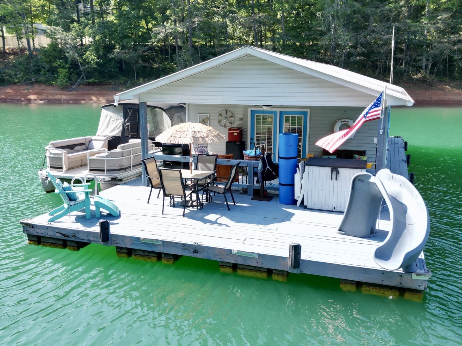 1994 Custom 20 x 33 Floating Cabin - Approx 613sqft