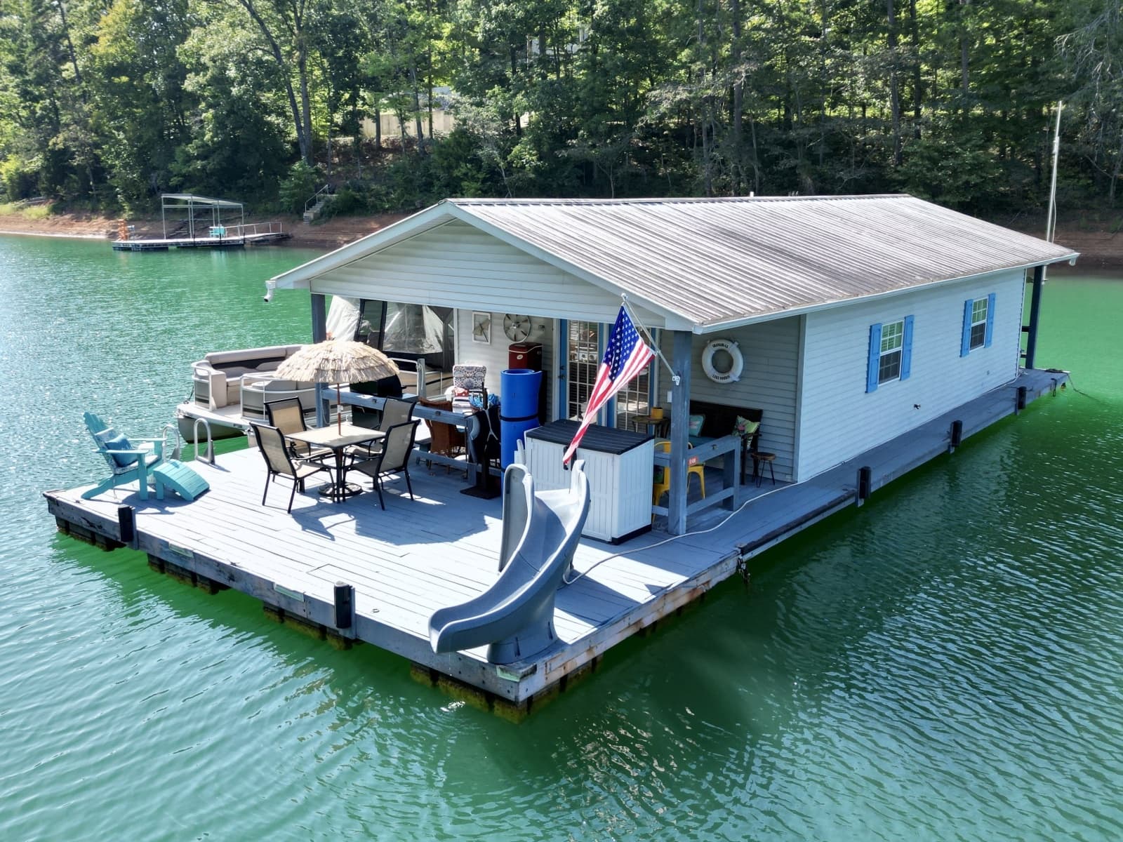 1994 Custom 20 x 33 Floating Cabin - Approx 613sqft