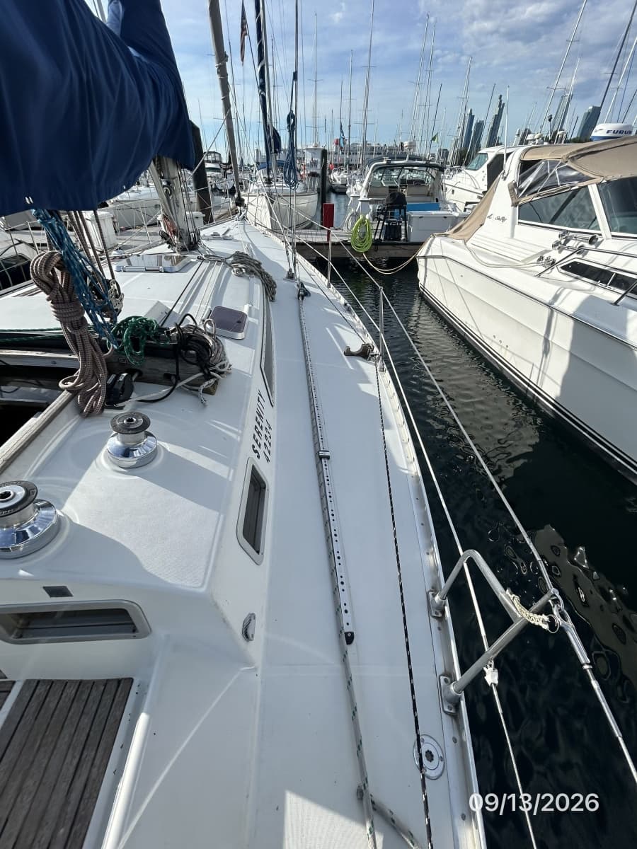 42' Beneteau starboard side dek 