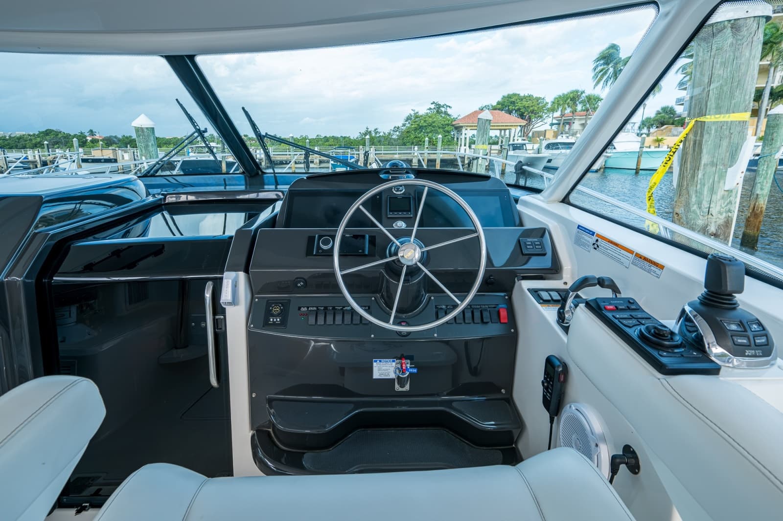 2018 Tiara Yachts 4300 Open