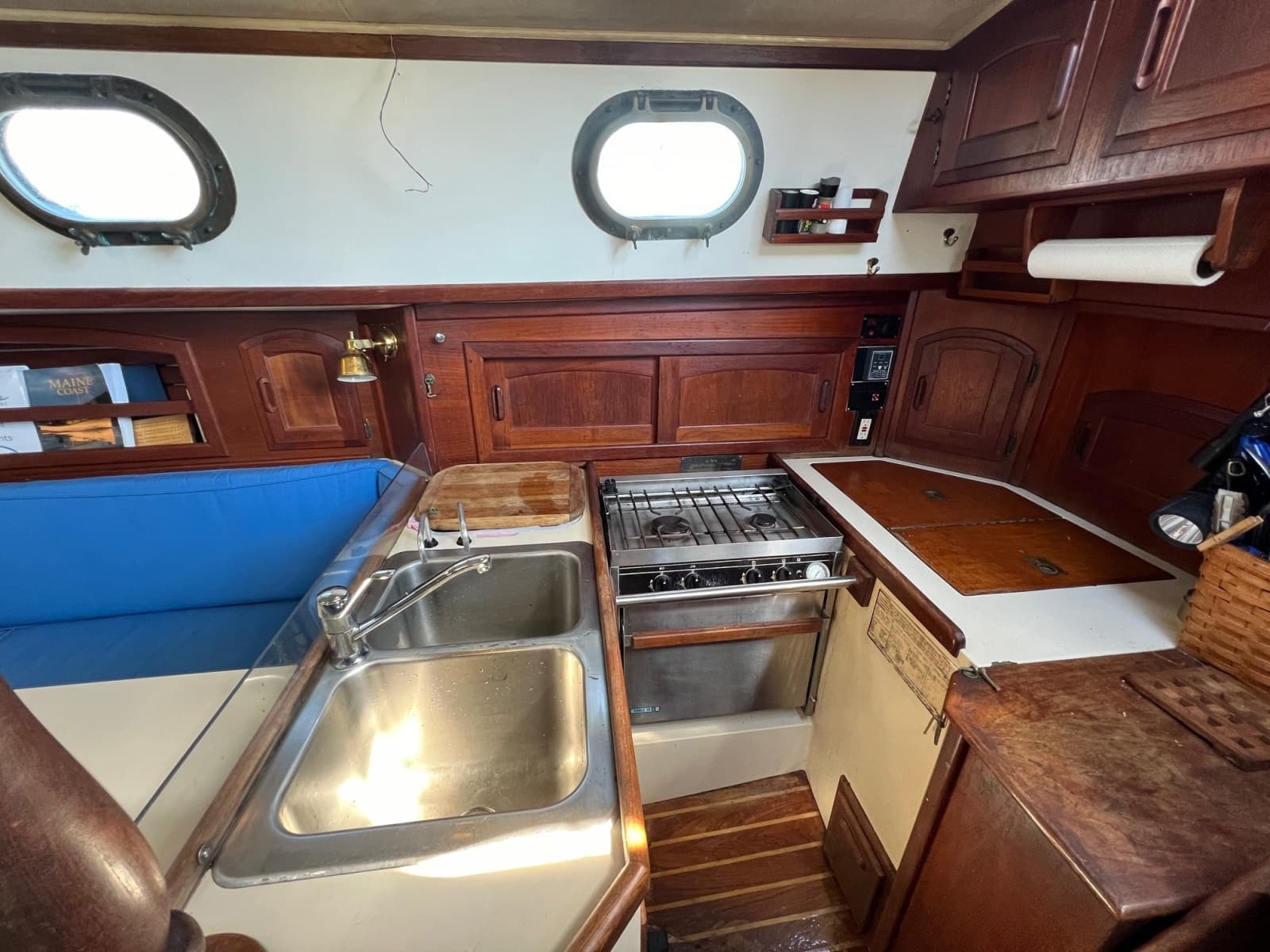 1982 Pacific Seacraft 