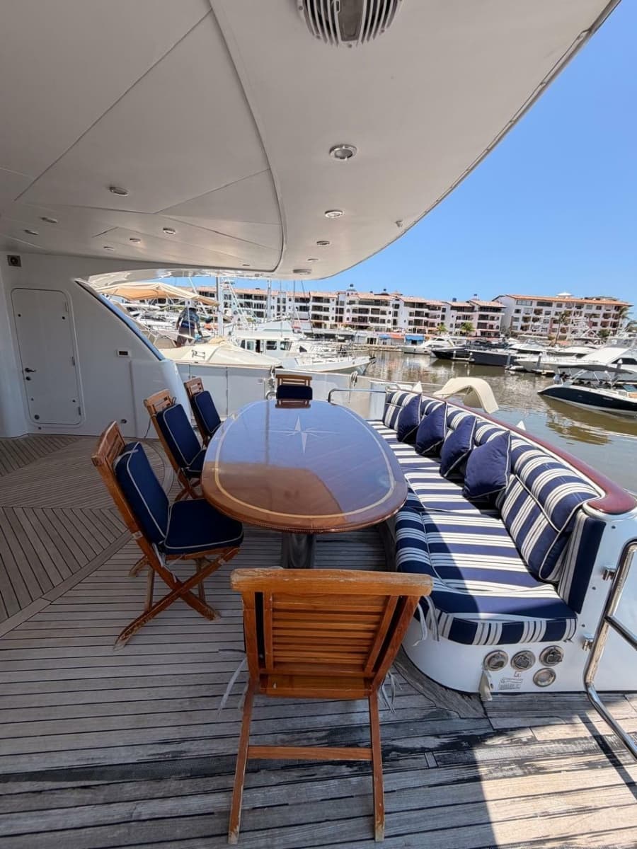 Exterior Dining 9
