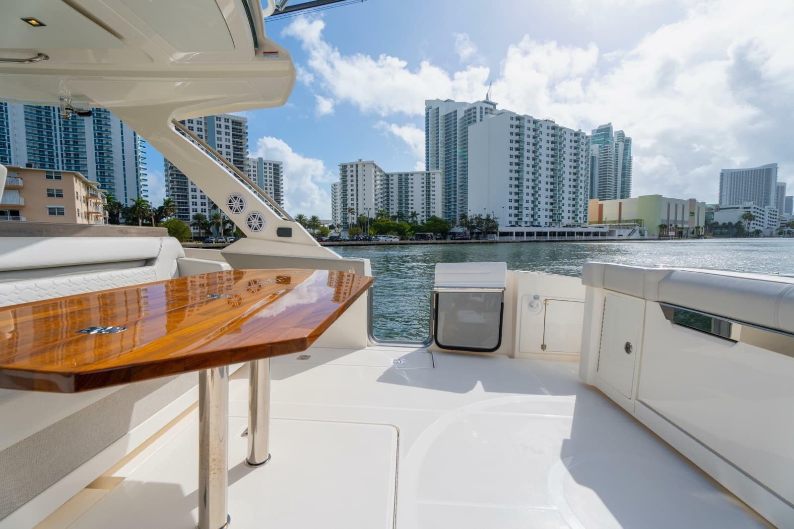 2024 Tiara Yachts 43 LS