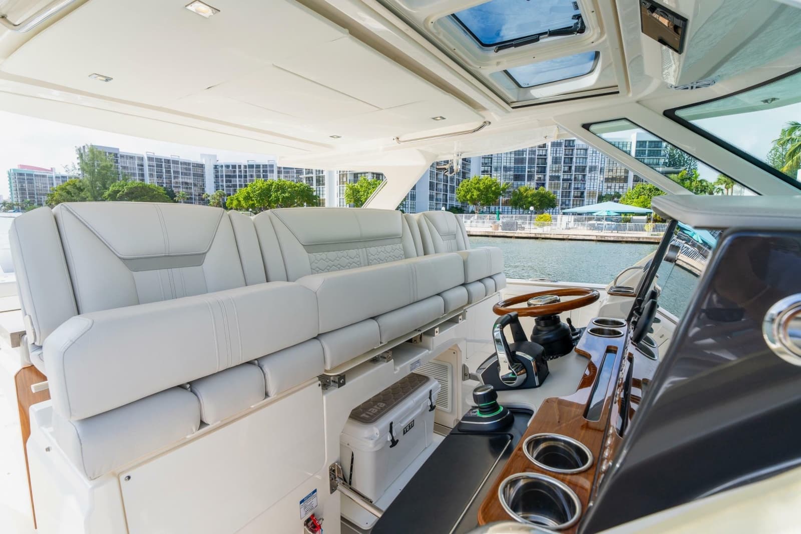 2024 Tiara Yachts 43 LS