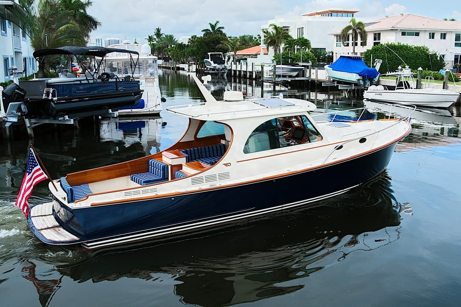 2018 Hinckley Picnic Boat 37 MKIII