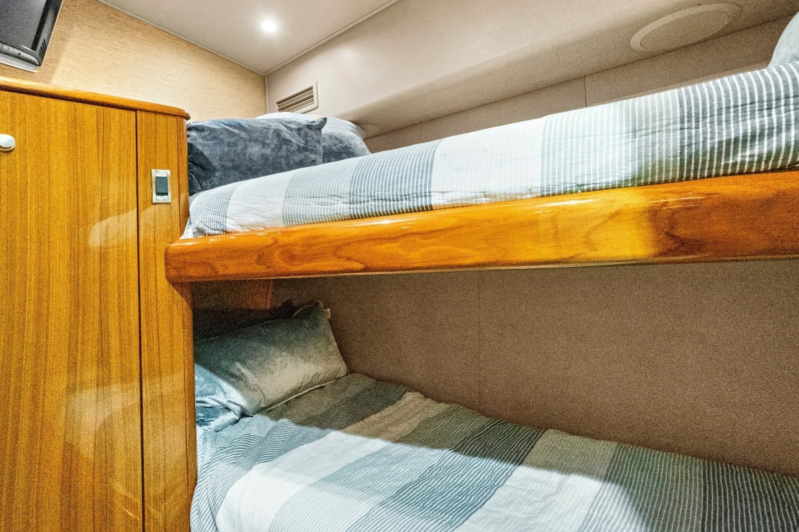 2008 Viking 74 Enclosed Bridge
