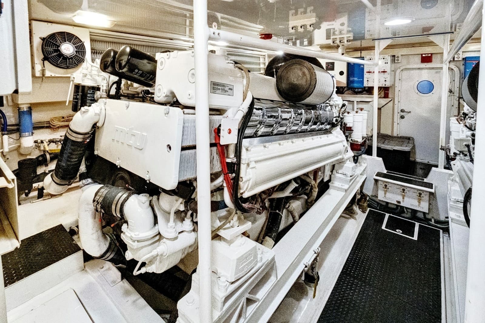 2008 Viking 74 Enclosed Bridge