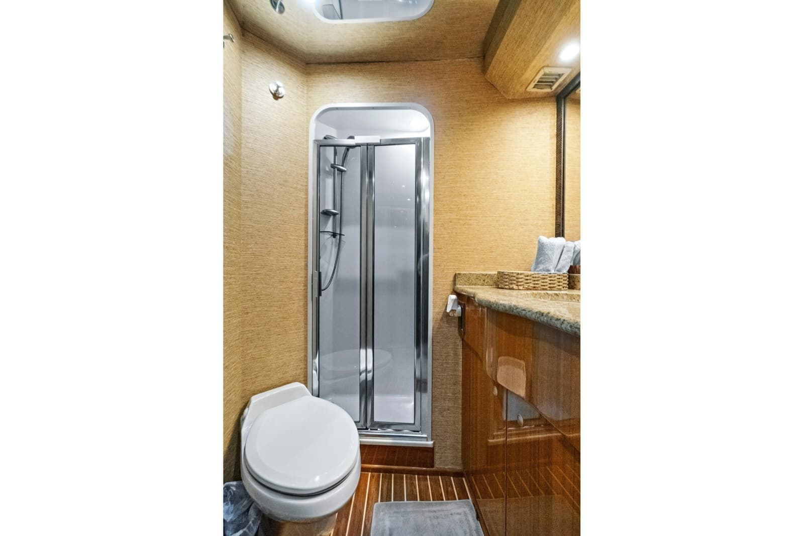 2008 Viking 74 Enclosed Bridge